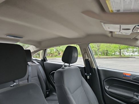 Used 2018 Ford Fiesta SE FWD image 13