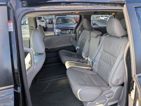 Used 2015 Toyota Sienna XLE image 14
