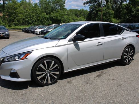 Used 2020 Nissan Altima 2.5 SR FWD image 13