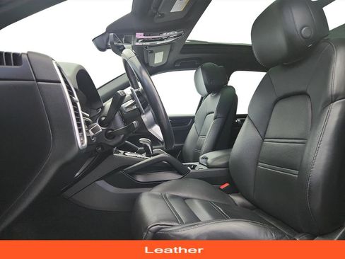 Used 2021 Porsche Cayenne w/ Premium Package image 12