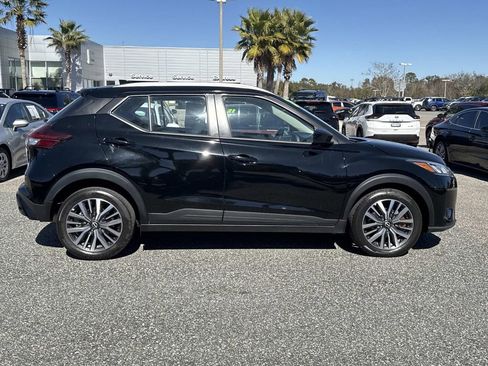Certified 2024 Nissan Kicks SV image 2