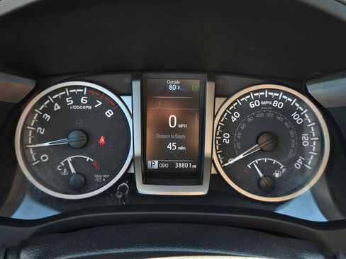 Used 2022 Toyota Tacoma SR5 w/ Black Out Package (TMS) AWD/4WD image 29
