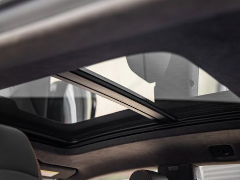 Used 2025 Lamborghini Urus SE image 25