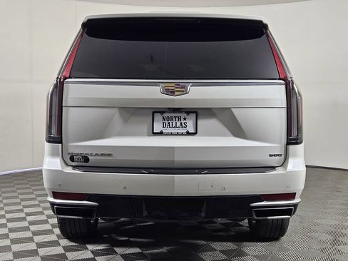 Used 2022 Cadillac Escalade ESV Premium Luxury AWD/4WD image 3