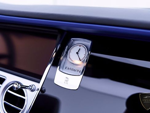 Used 2019 Rolls-Royce Dawn RWD image 54