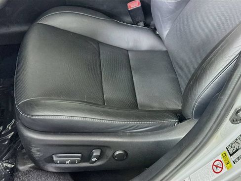 Used 2013 Lexus CT 200h w/ Leather Pkg FWD image 23
