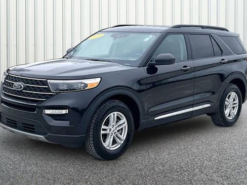 Used 2023 Ford Explorer XLT w/ Equipment Group 202A AWD/4WD image 2