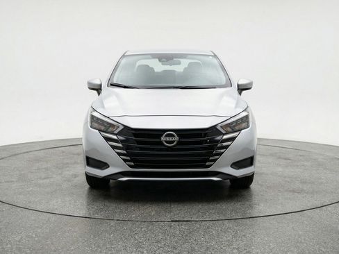 Used 2025 Nissan Versa SV FWD image 2