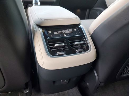 Used 2025 Volvo XC90 B6 Ultra w/ Protection Package Premier image 15