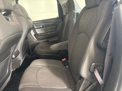 Used 2014 GMC Acadia SLE image 17