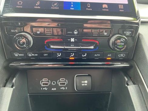 Certified 2025 Jeep Grand Cherokee Limited w/ Black Appearance Package AWD/4WD image 30