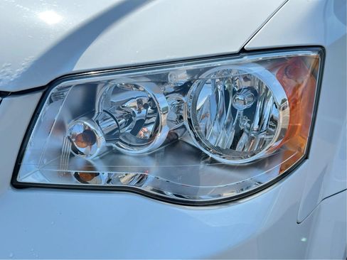 Used 2019 Dodge Grand Caravan SE FWD image 32