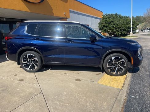 Used 2023 Mitsubishi Outlander SEL image 3