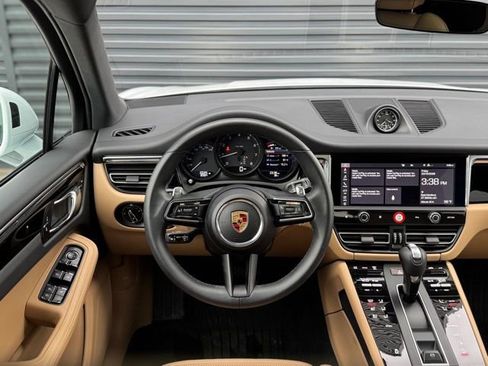Certified 2025 Porsche Macan AWD/4WD image 18