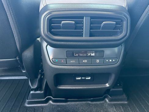 Used 2023 Honda Pilot Touring image 22