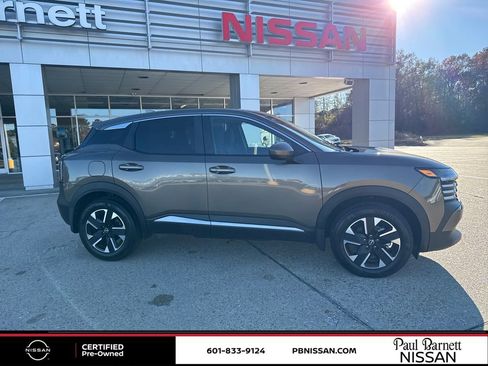 Certified 2025 Nissan Kicks SV image 15