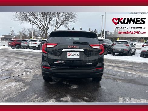 Used 2024 GMC Terrain SLE image 8