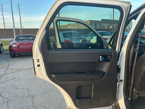 Used 2011 Ford Escape Limited image 11