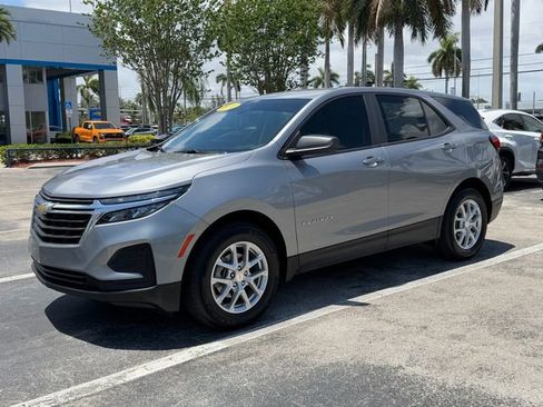 Certified 2024 Chevrolet Equinox LS w/ LS Convenience Package FWD image 3
