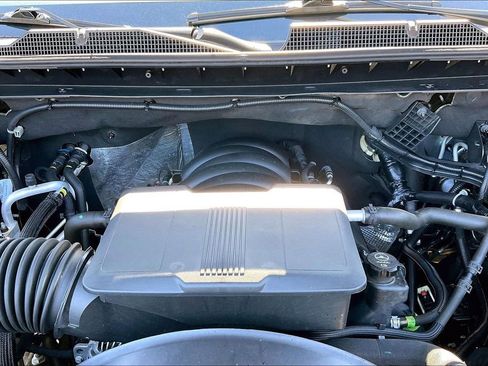 Used 2024 Chevrolet Silverado 2500 Custom w/ Custom Value Package image 10