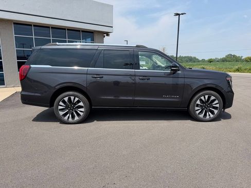 Used 2025 Ford Expedition Max Platinum w/ Driver's Package AWD/4WD image 4