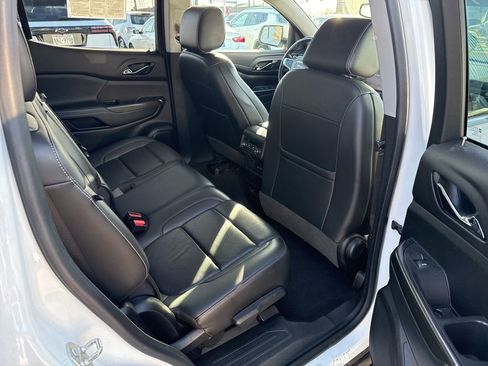 Used 2021 GMC Acadia SLT image 30