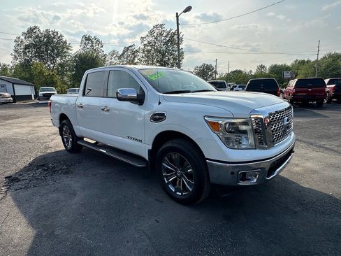 Used 2017 Nissan Titan SL image 8
