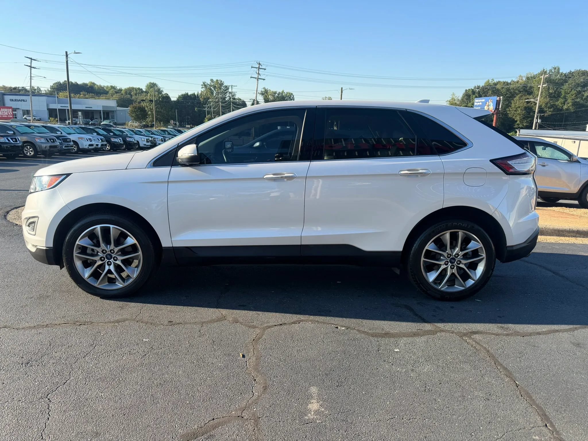 Used 2018 Ford Edge Titanium w/ Equipment Group 301A FWD image 4