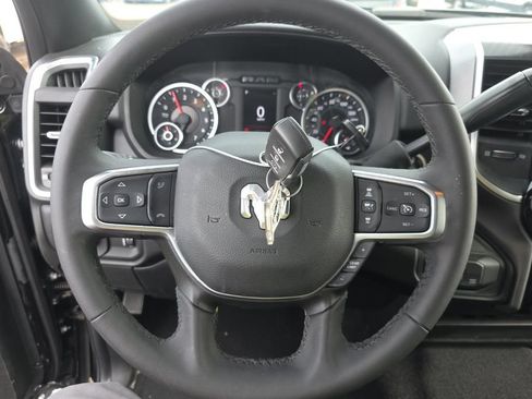 Used 2025 RAM 2500 Big Horn AWD/4WD image 3