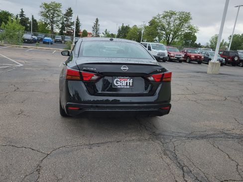 Used 2024 Nissan Altima 2.5 SV FWD image 11