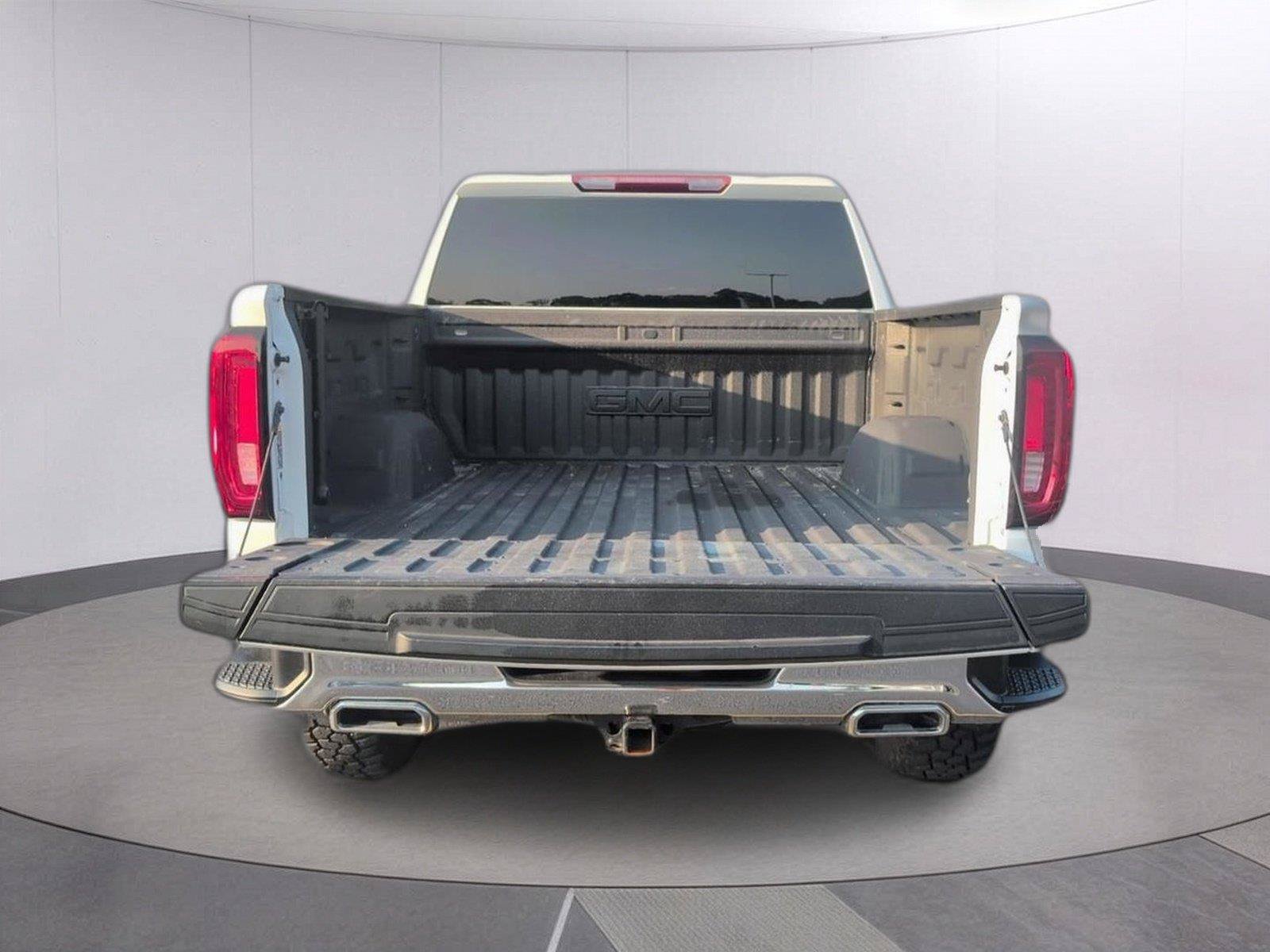 Used 2023 GMC Sierra 1500 SLT w/ SLT Premium Package AWD/4WD image 5