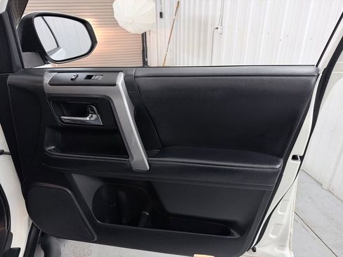 Used 2020 Toyota 4Runner SR5 Premium w/ Moonroof Package RWD image 40