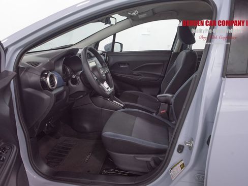 Used 2025 Nissan Versa SV FWD image 7