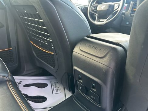 Used 2024 Ford Bronco Badlands image 13