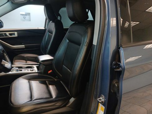 Used 2021 Ford Explorer XLT w/ Equipment Group 202A image 12