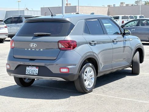 Used 2025 Hyundai Venue SE FWD image 5