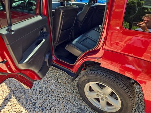 Used 2012 Jeep Liberty Sport AWD/4WD image 18
