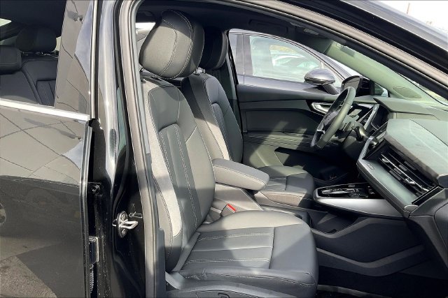 Used 2025 Audi Q4 e-tron Prestige AWD/4WD image 7