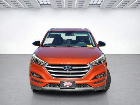 Used 2017 Hyundai Tucson SE w/ SE Popular Package 02 FWD image 2