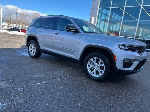 Certified 2023 Jeep Grand Cherokee Limited image 8