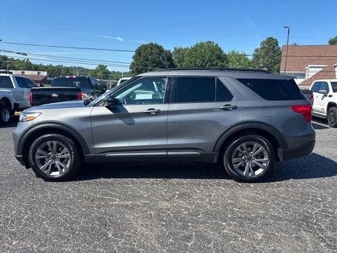 Used 2023 Ford Explorer XLT w/ XLT Sport Appearance Package AWD/4WD image 4