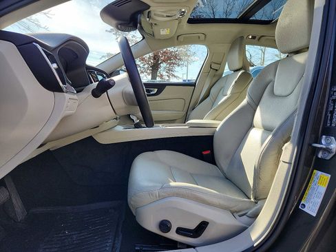 Certified 2021 Volvo S60 T5 Momentum w/ Protection Package Premier image 13