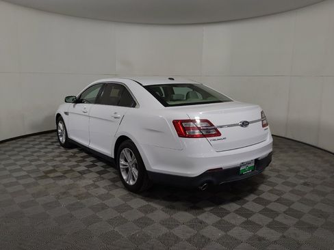 Used 2018 Ford Taurus SE image 5