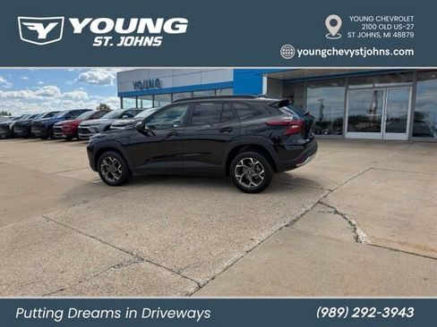 Used 2025 Chevrolet Trax LT w/ Driver Confidence Package FWD image 3