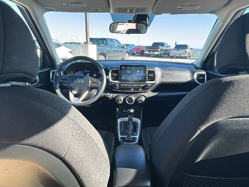Used 2025 Hyundai Venue SEL image 30