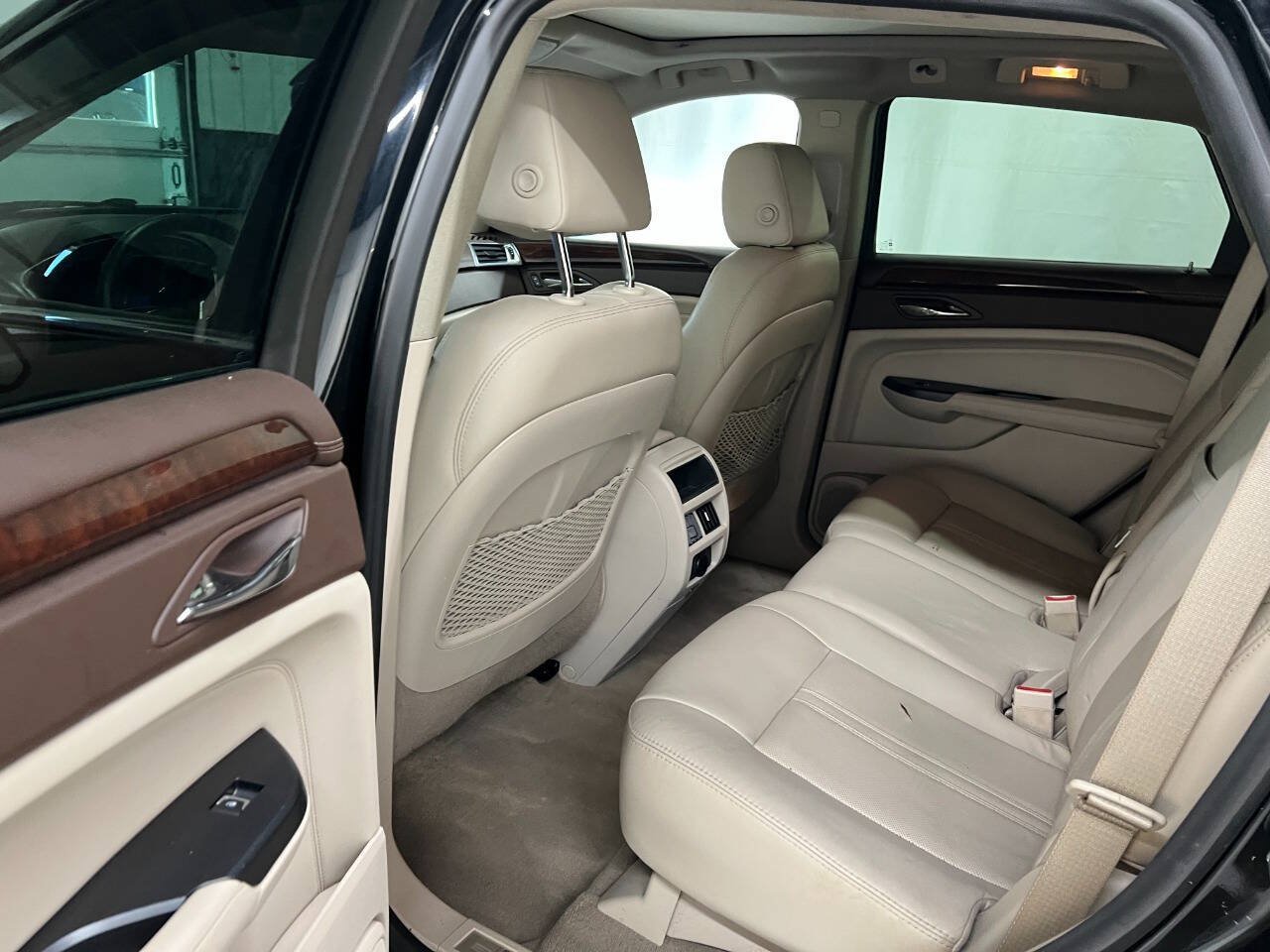 Used 2015 Cadillac SRX Luxury w/ Driver Awareness Package AWD/4WD image 9