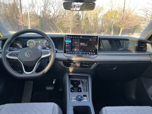 Used 2025 Volkswagen Tiguan S image 25