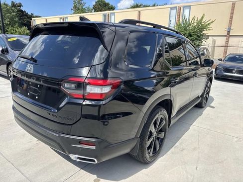 Certified 2025 Honda Pilot Black Edition image 7