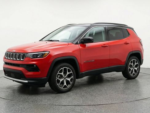 Used 2025 Jeep Compass Limited AWD/4WD image 3
