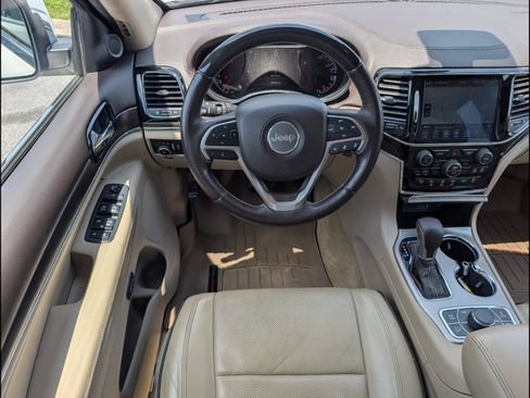 Used 2019 Jeep Grand Cherokee Overland AWD/4WD image 8